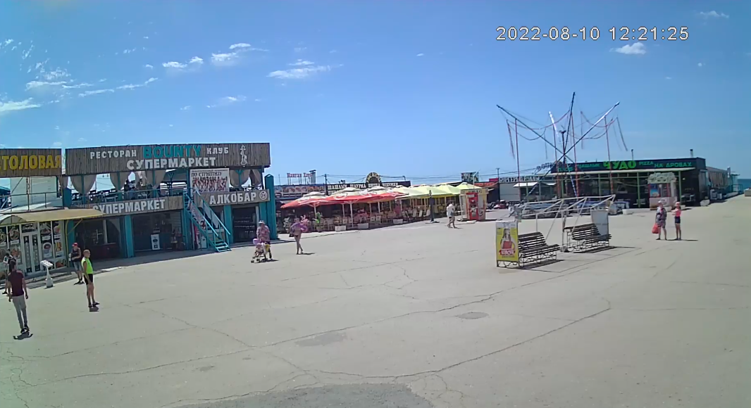 Пляжи пустые, но водку продают: как выглядит Новофедоровка прямо сейчас